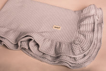 Load image into Gallery viewer, Frill blanket