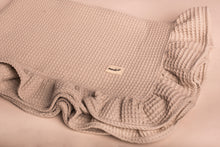 Load image into Gallery viewer, Frill blanket