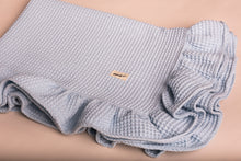 Load image into Gallery viewer, Frill blanket