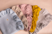 Load image into Gallery viewer, Frill blanket