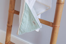Load image into Gallery viewer, Bath Towel - Mint
