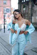Cargar imagen en el visor de la galería, Conjunto de top cruzado y pantalones anchos de cintura alta - Azul
