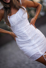Load image into Gallery viewer, Vestido branco
